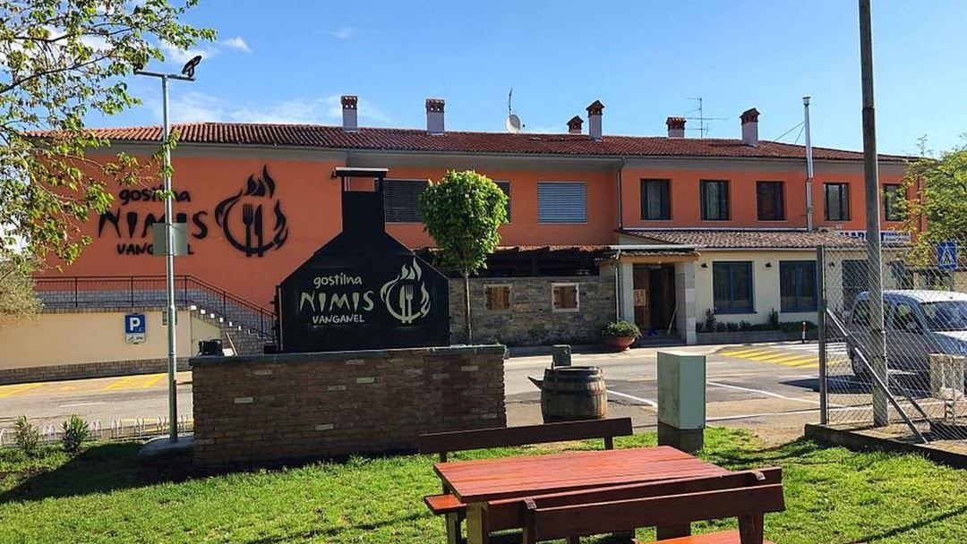 Zunanjost in vrt gostilne